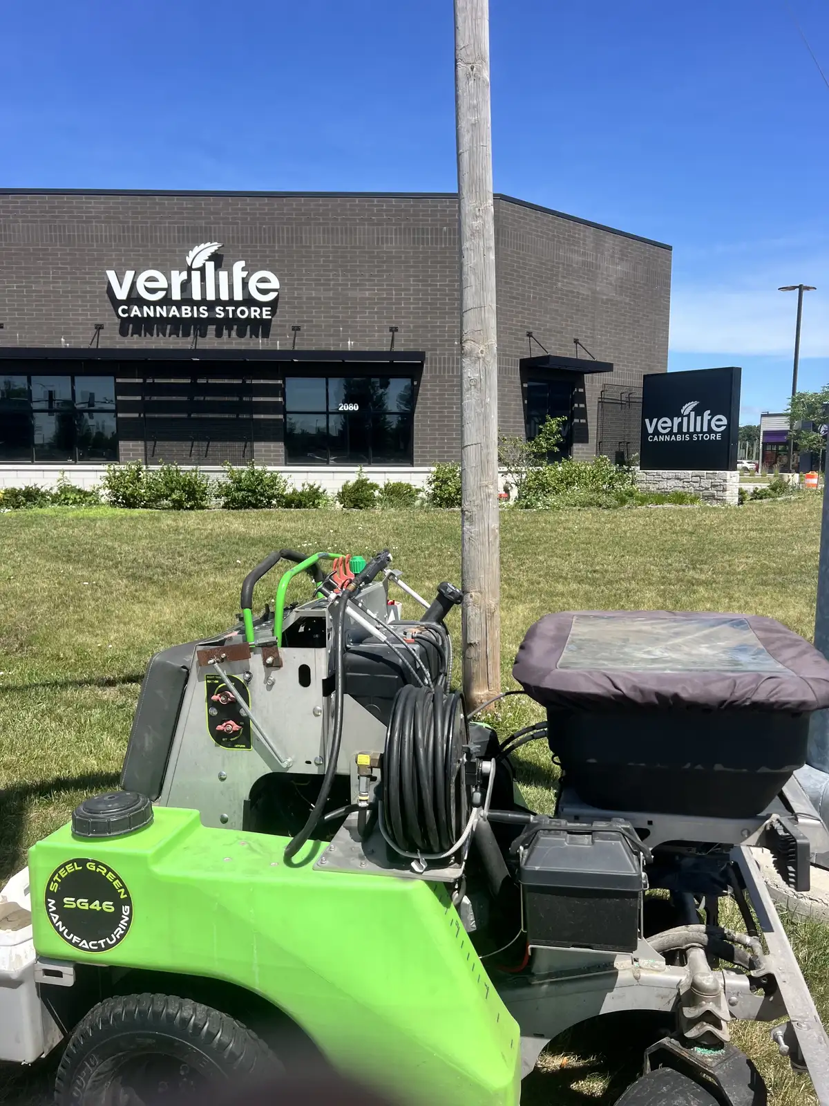 Healthy green lawn in Oswego, IL treated by Better Turf and Snow